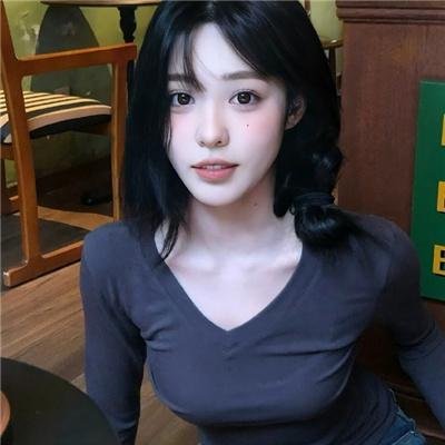 中年大叔转生反派千金 封面